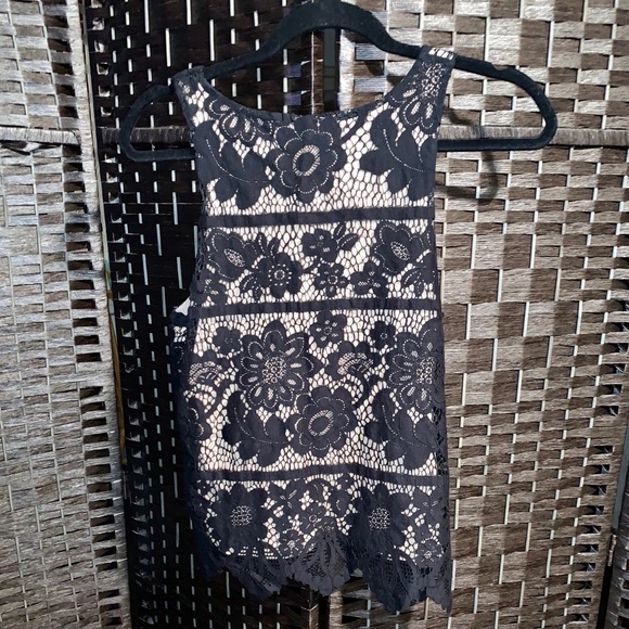 Express Lace top - Picture 2 of 5